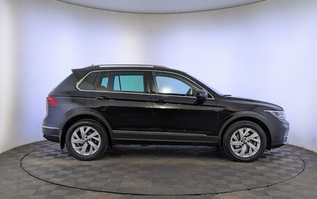 Volkswagen Tiguan II, 2021 год, 3 750 000 рублей, 4 фотография