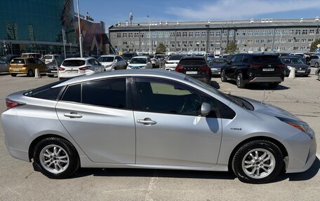 Toyota Prius IV XW50, 2018 год, 1 380 000 рублей, 3 фотография
