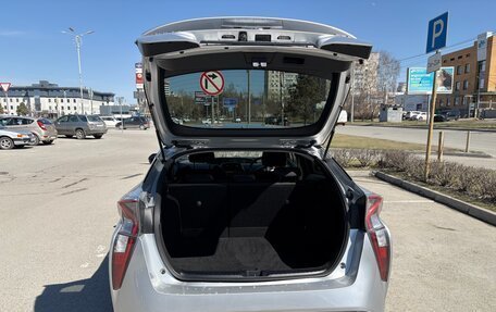 Toyota Prius IV XW50, 2018 год, 1 380 000 рублей, 7 фотография
