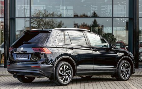 Volkswagen Tiguan II, 2020 год, 2 095 000 рублей, 6 фотография