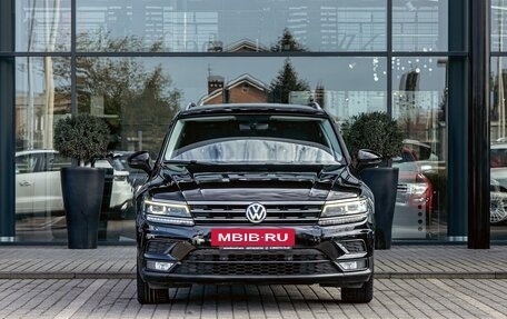 Volkswagen Tiguan II, 2020 год, 2 095 000 рублей, 2 фотография