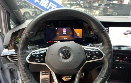 Volkswagen Golf VIII, 2022 год, 2 040 000 рублей, 6 фотография