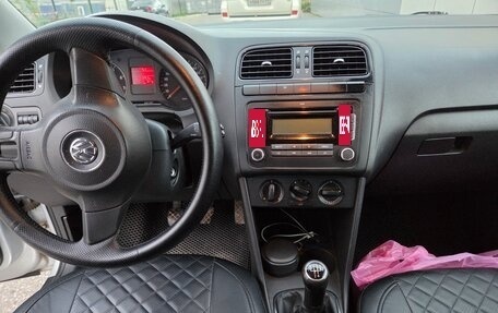 Volkswagen Polo VI (EU Market), 2010 год, 600 000 рублей, 12 фотография