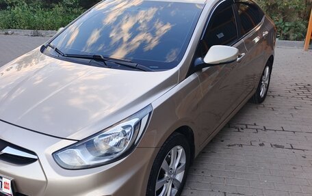 Hyundai Solaris II рестайлинг, 2011 год, 720 000 рублей, 5 фотография
