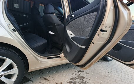 Hyundai Solaris II рестайлинг, 2011 год, 720 000 рублей, 9 фотография