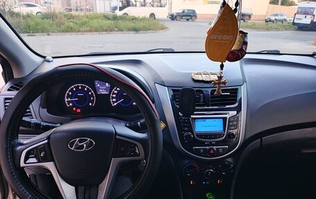 Hyundai Solaris II рестайлинг, 2011 год, 720 000 рублей, 14 фотография