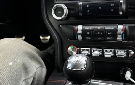 Ford Mustang VI рестайлинг, 2017 год, 3 190 000 рублей, 32 фотография