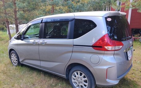 Honda Freed II, 2017 год, 1 399 000 рублей, 6 фотография