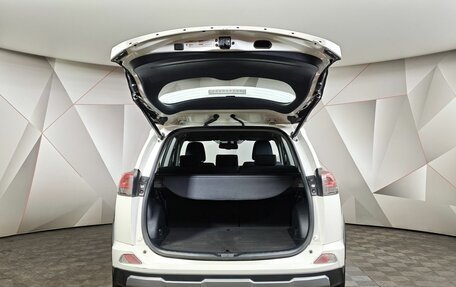 Toyota RAV4, 2017 год, 2 353 000 рублей, 12 фотография