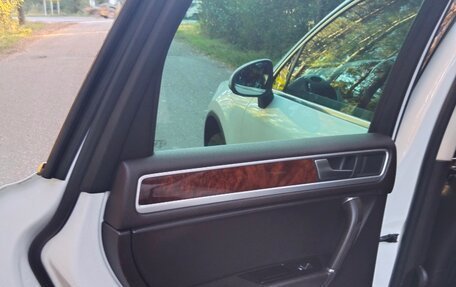Volkswagen Touareg III, 2012 год, 1 990 000 рублей, 11 фотография