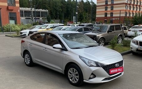 Hyundai Solaris II рестайлинг, 2021 год, 1 220 000 рублей, 4 фотография