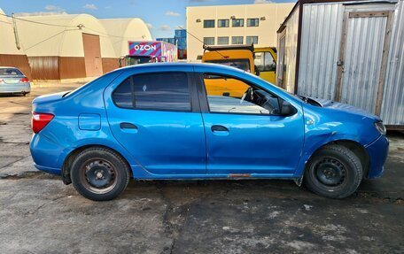 Renault Logan II, 2015 год, 250 000 рублей, 2 фотография