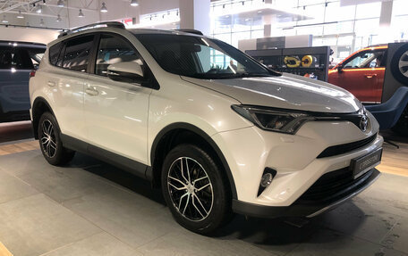 Toyota RAV4, 2015 год, 1 940 000 рублей, 3 фотография
