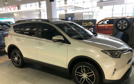 Toyota RAV4, 2015 год, 1 940 000 рублей, 4 фотография