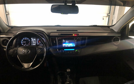 Toyota RAV4, 2015 год, 1 940 000 рублей, 17 фотография