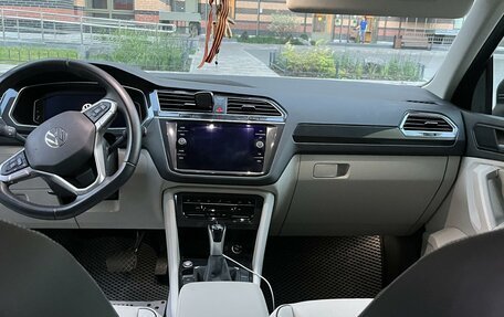 Volkswagen Tiguan II, 2020 год, 2 350 000 рублей, 2 фотография