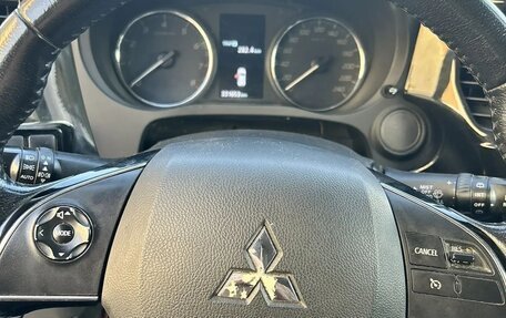 Mitsubishi Outlander III рестайлинг 3, 2018 год, 1 400 000 рублей, 3 фотография