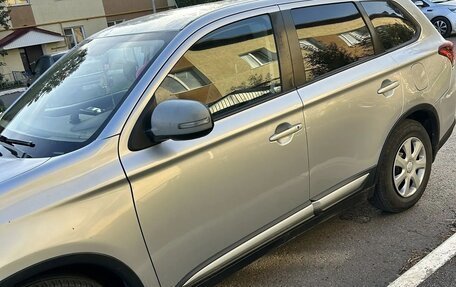 Mitsubishi Outlander III рестайлинг 3, 2018 год, 1 400 000 рублей, 7 фотография