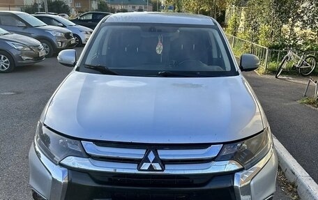 Mitsubishi Outlander III рестайлинг 3, 2018 год, 1 400 000 рублей, 5 фотография