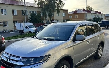 Mitsubishi Outlander III рестайлинг 3, 2018 год, 1 400 000 рублей, 2 фотография