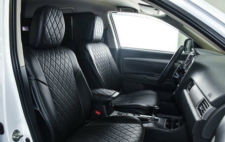 Mitsubishi Outlander III рестайлинг 3, 2014 год, 1 849 000 рублей, 10 фотография