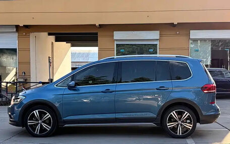Volkswagen Touran III, 2022 год, 1 600 044 рублей, 4 фотография