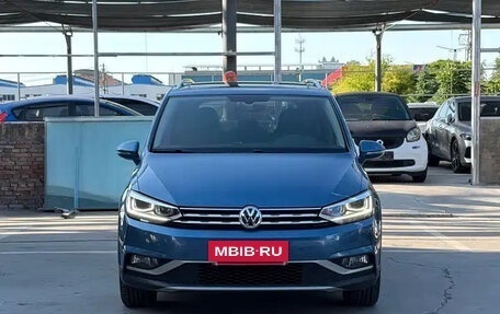 Volkswagen Touran III, 2022 год, 1 600 044 рублей, 2 фотография