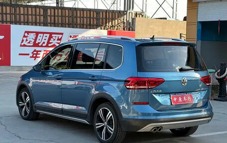 Volkswagen Touran III, 2022 год, 1 600 044 рублей, 5 фотография