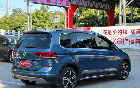 Volkswagen Touran III, 2022 год, 1 600 044 рублей, 7 фотография