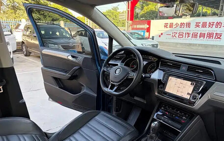 Volkswagen Touran III, 2022 год, 1 600 044 рублей, 12 фотография