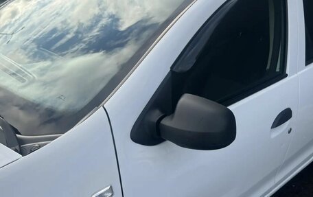 Renault Logan II, 2017 год, 600 000 рублей, 10 фотография