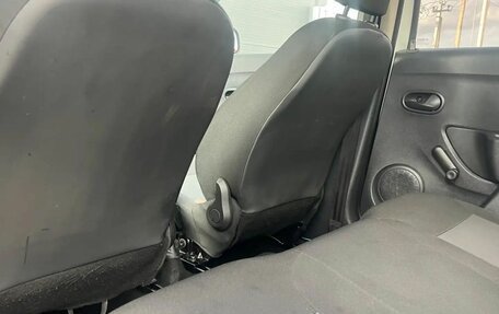 Renault Logan II, 2017 год, 600 000 рублей, 20 фотография