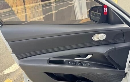 Hyundai Elantra, 2023 год, 1 340 000 рублей, 10 фотография
