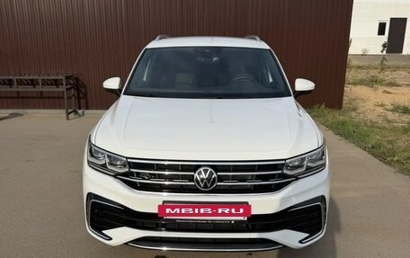 Volkswagen Tiguan II, 2021 год, 4 250 000 рублей, 2 фотография