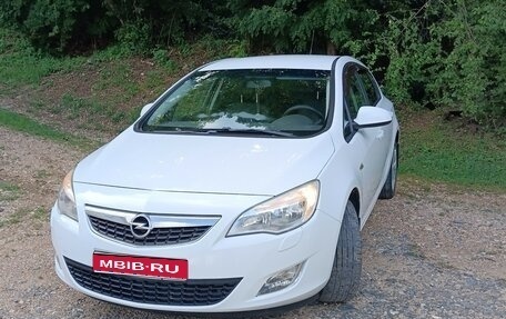 Opel Astra J, 2011 год, 700 000 рублей, 1 фотография