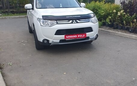 Mitsubishi Outlander III рестайлинг 3, 2013 год, 1 520 000 рублей, 1 фотография