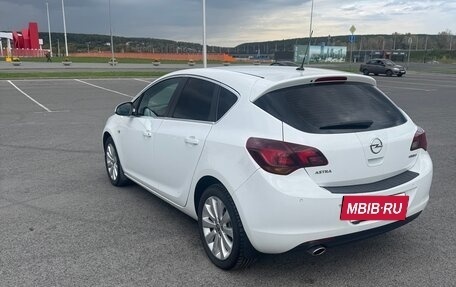 Opel Astra J, 2012 год, 800 000 рублей, 2 фотография