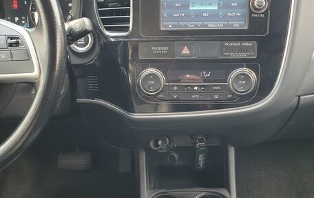 Mitsubishi Outlander III рестайлинг 3, 2013 год, 1 520 000 рублей, 6 фотография