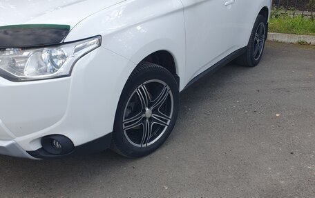 Mitsubishi Outlander III рестайлинг 3, 2013 год, 1 520 000 рублей, 3 фотография