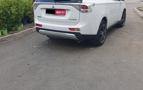 Mitsubishi Outlander III рестайлинг 3, 2013 год, 1 520 000 рублей, 4 фотография
