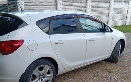 Opel Astra J, 2011 год, 700 000 рублей, 3 фотография