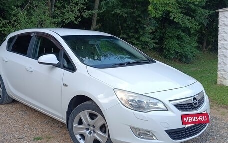 Opel Astra J, 2011 год, 700 000 рублей, 2 фотография