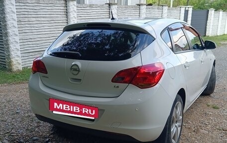 Opel Astra J, 2011 год, 700 000 рублей, 4 фотография