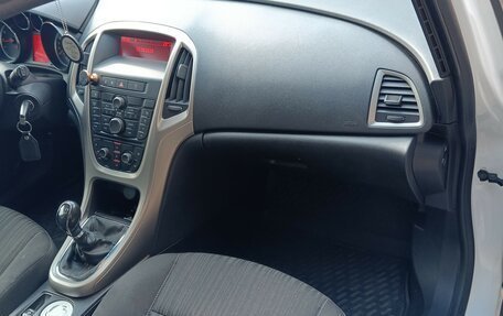 Opel Astra J, 2011 год, 700 000 рублей, 10 фотография