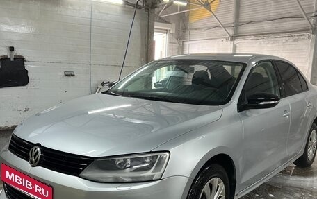 Volkswagen Jetta VI, 2013 год, 850 000 рублей, 2 фотография