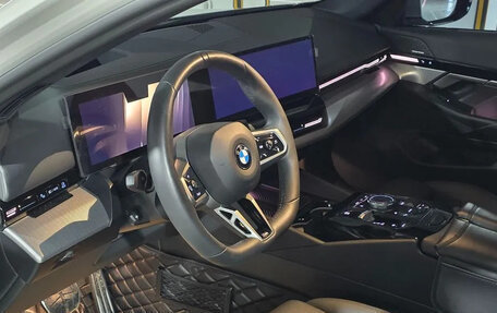 BMW 5 серия, 2024 год, 6 050 001 рублей, 12 фотография