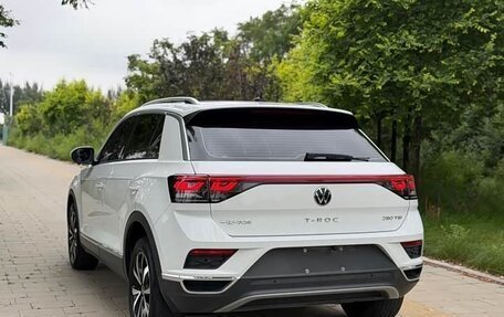 Volkswagen T-Roc I, 2023 год, 1 750 000 рублей, 6 фотография