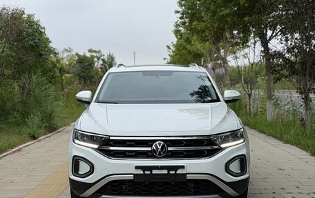 Volkswagen T-Roc I, 2023 год, 1 750 000 рублей, 2 фотография