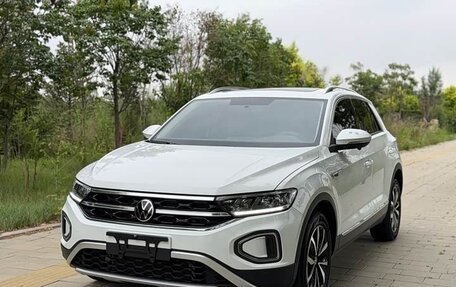 Volkswagen T-Roc I, 2023 год, 1 750 000 рублей, 3 фотография