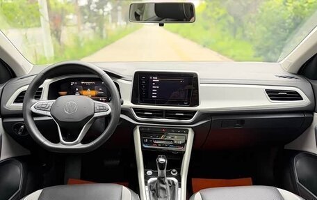 Volkswagen T-Roc I, 2023 год, 1 750 000 рублей, 9 фотография